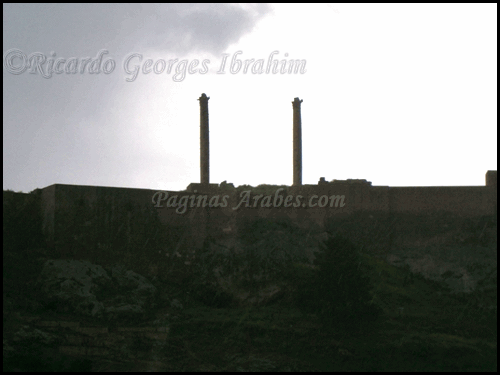 Urfa, columnas desde las que según la leyenda, el rey Nimrud arrojó al vacío a Abraham. ©Ricardo Georges Ibrahim