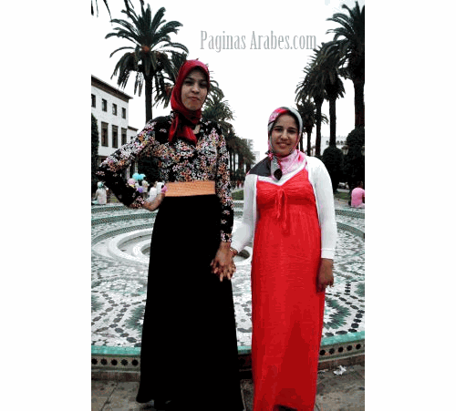 Estas dos mujeres, de la misma familia, nunca han tenido una cuenta de correo ni usado las redes sociales. Son analfabetas digitales ©Zahida Membrado