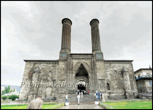 Escuela Islámica Cifte Minareli en Erzurum - Turquía