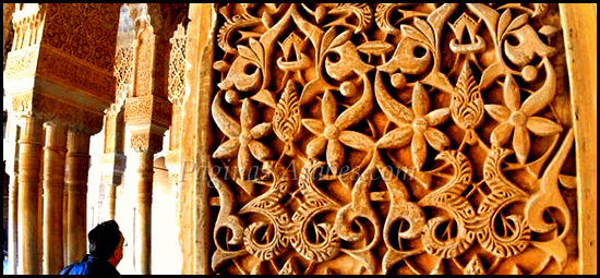 En las yeserías de la Alhambra están representadas algunas de las plantas ornamentales que preferían los artistas y creadores andalusíes - ©J. E. GÓMEZ