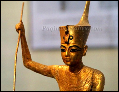 Estatua de Tutankamon, despedazada tras el saqueo y restaurada.©F. Carrión