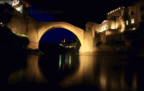 Mostar en Bosnia y Herzegovina (noche)