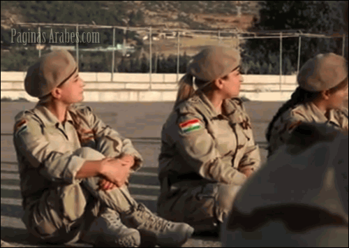 Mujeres 'peshmerga' (tropas kurdas) en el campo de entrenamiento de Zawita (norte de Irak)