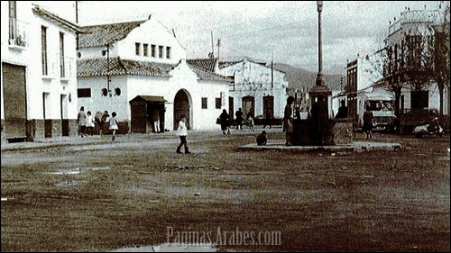 Plaza de la Axarquía de Torre del Mar, con el antiguo mercado de abastos ©Sur