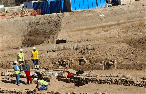 Diferentes arqueólogos trabajan en la zona donde se han descubierto los restos ©Fernando González