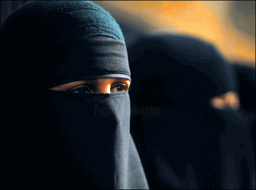 Mujer musulmana en Londres con una nicab durante las manifestiaciones en la mezquita de Regent's Park para pedir la liberación del militante salafista Sheikh Omar Bakri Muhammad ©efe
