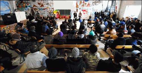 Refugiados en un aula de un centro de acogida de Múnich ©afp