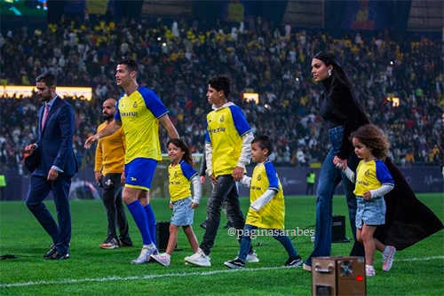 Cristiano Ronaldo,Georgina Rodríguez y sus hijas Eva Martina y Alana